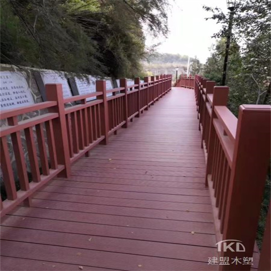 木塑棧道鋪設(shè)